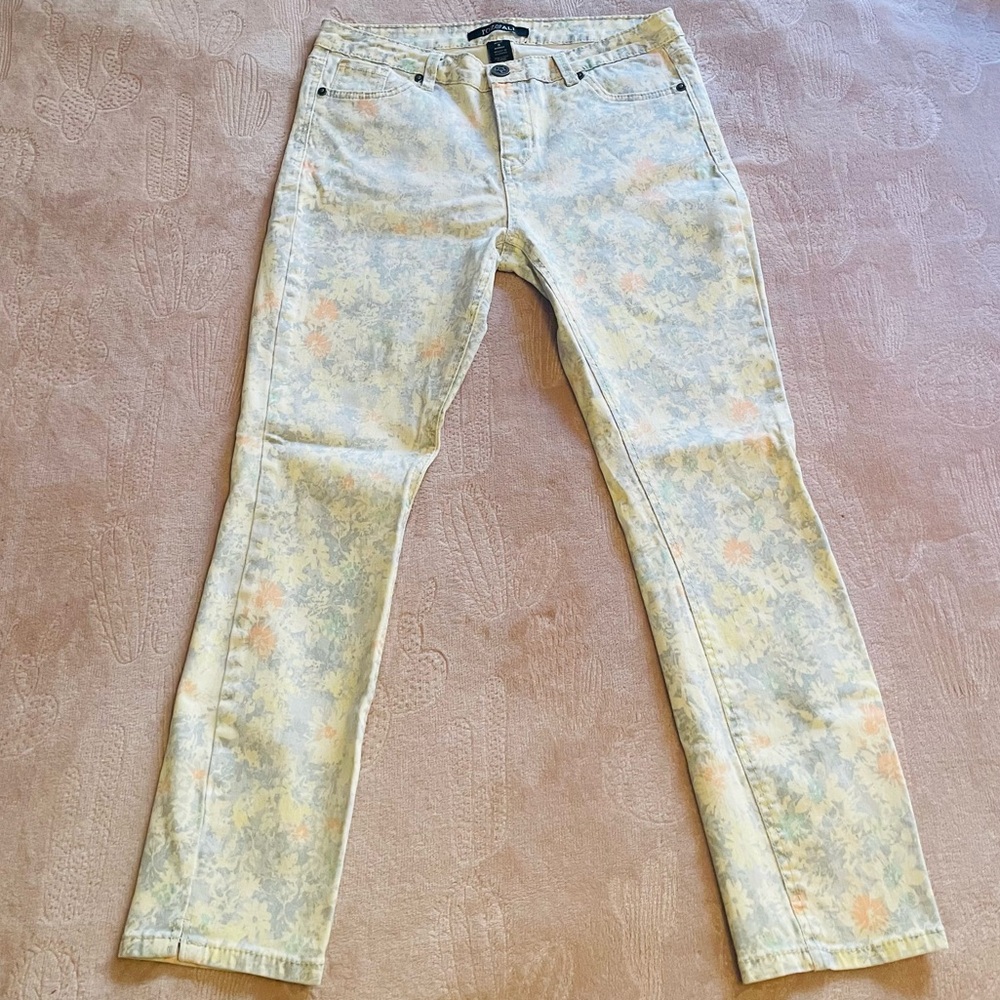 Floral Jeans 🌼 Roz & Ali